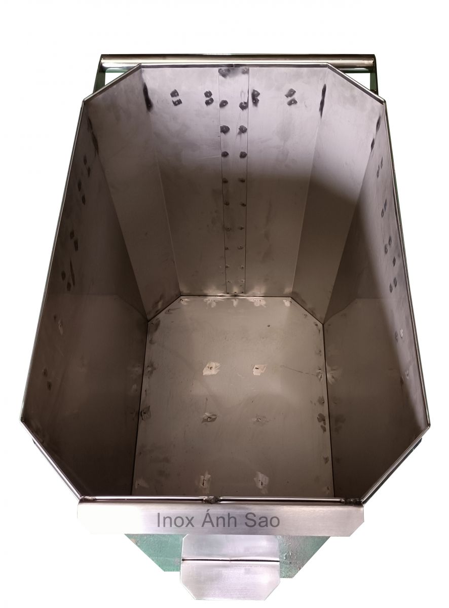 thung-hang-inox-201