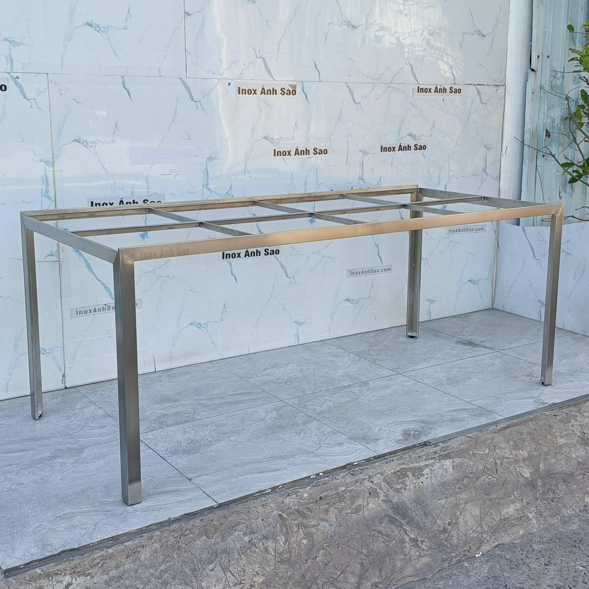 khung-ban-cafe-inox-t44