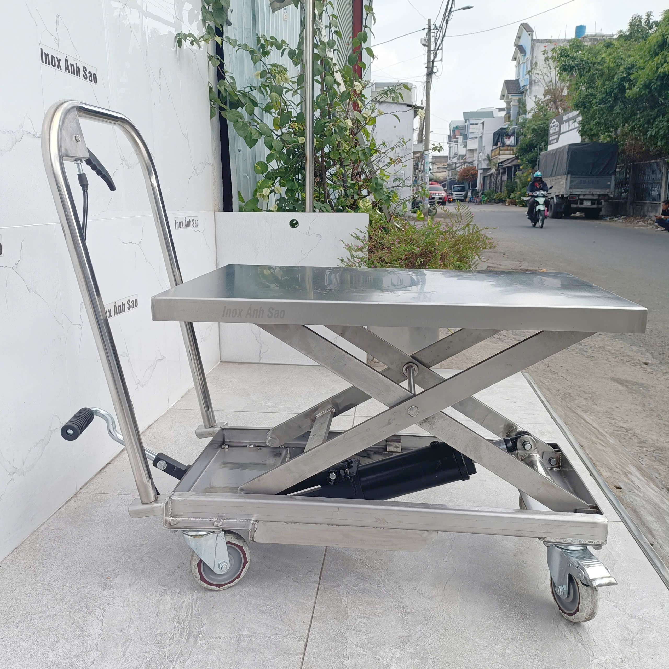 xe-nang-inox-304-co-piitong-tang-chinh-do-cao-m85