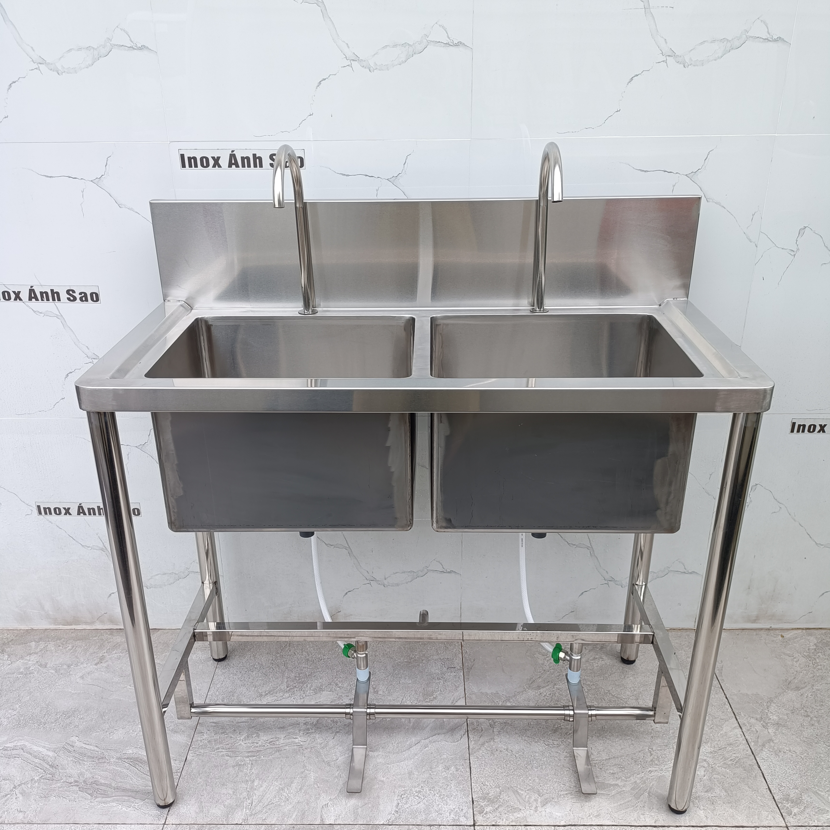 bon-rua-inox-dap-chan-2-voi-c62