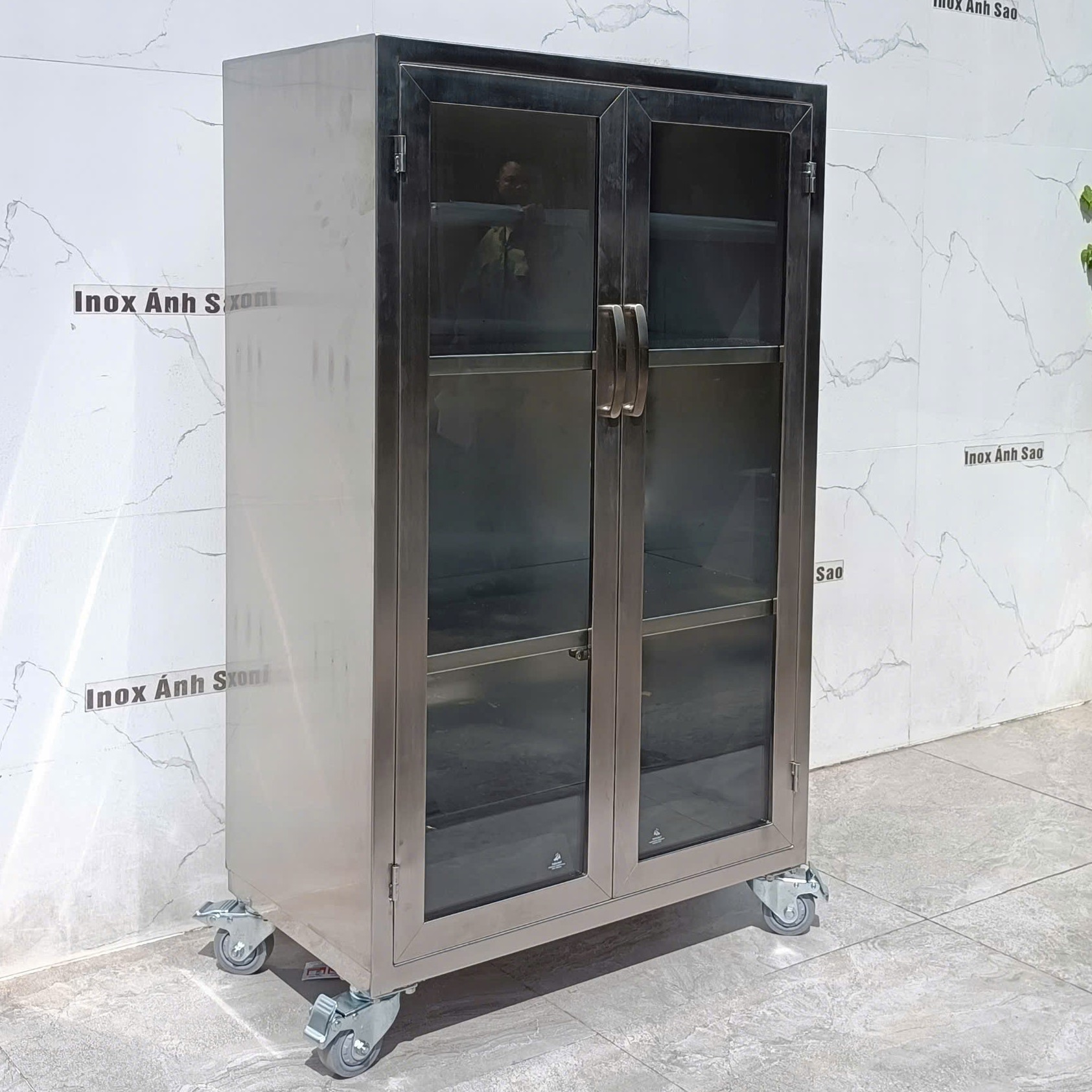tu-inox-3-tang-cua-kinh-b78