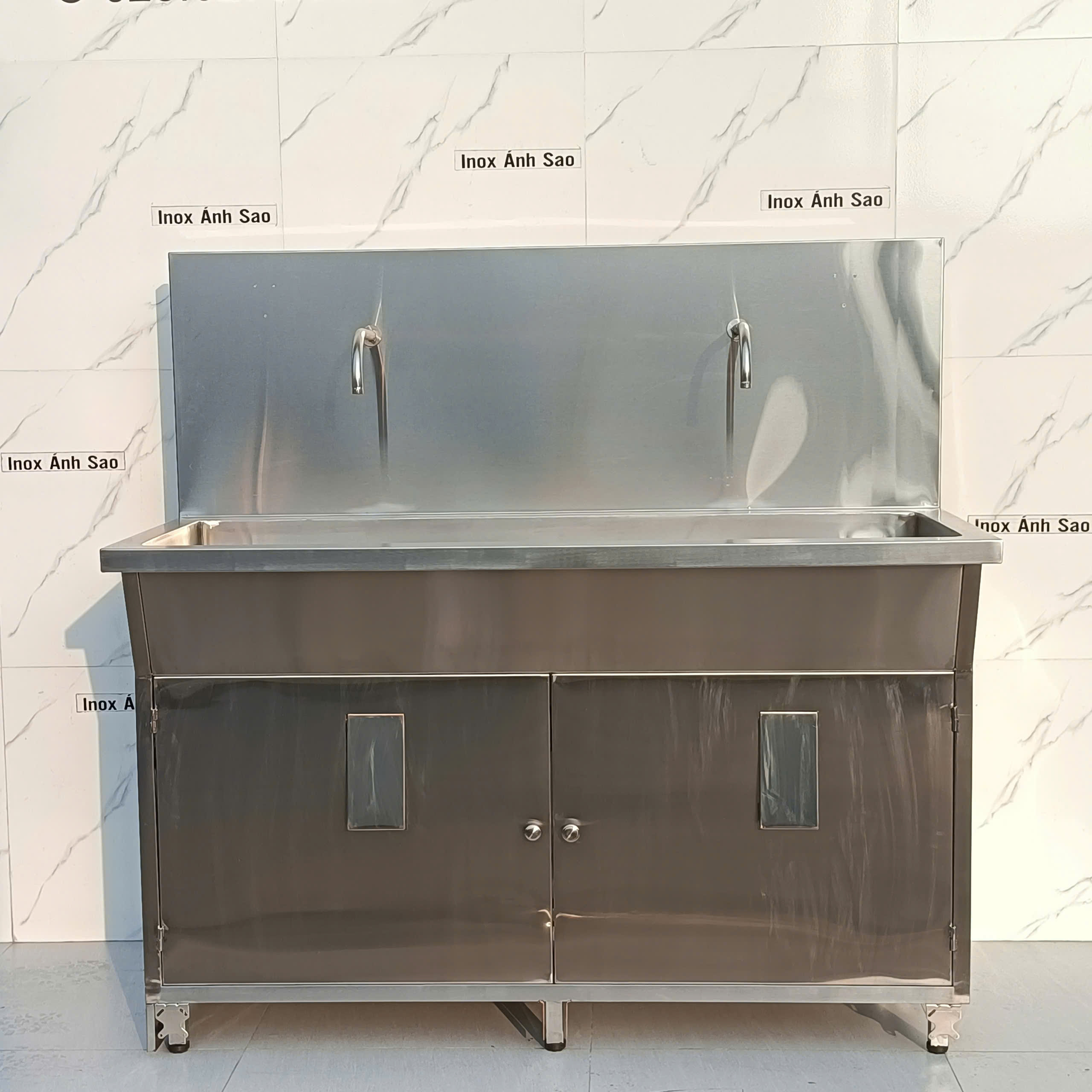 bon-rua-thiet-bi-inox-2-voi-nhan-goi-b41-1