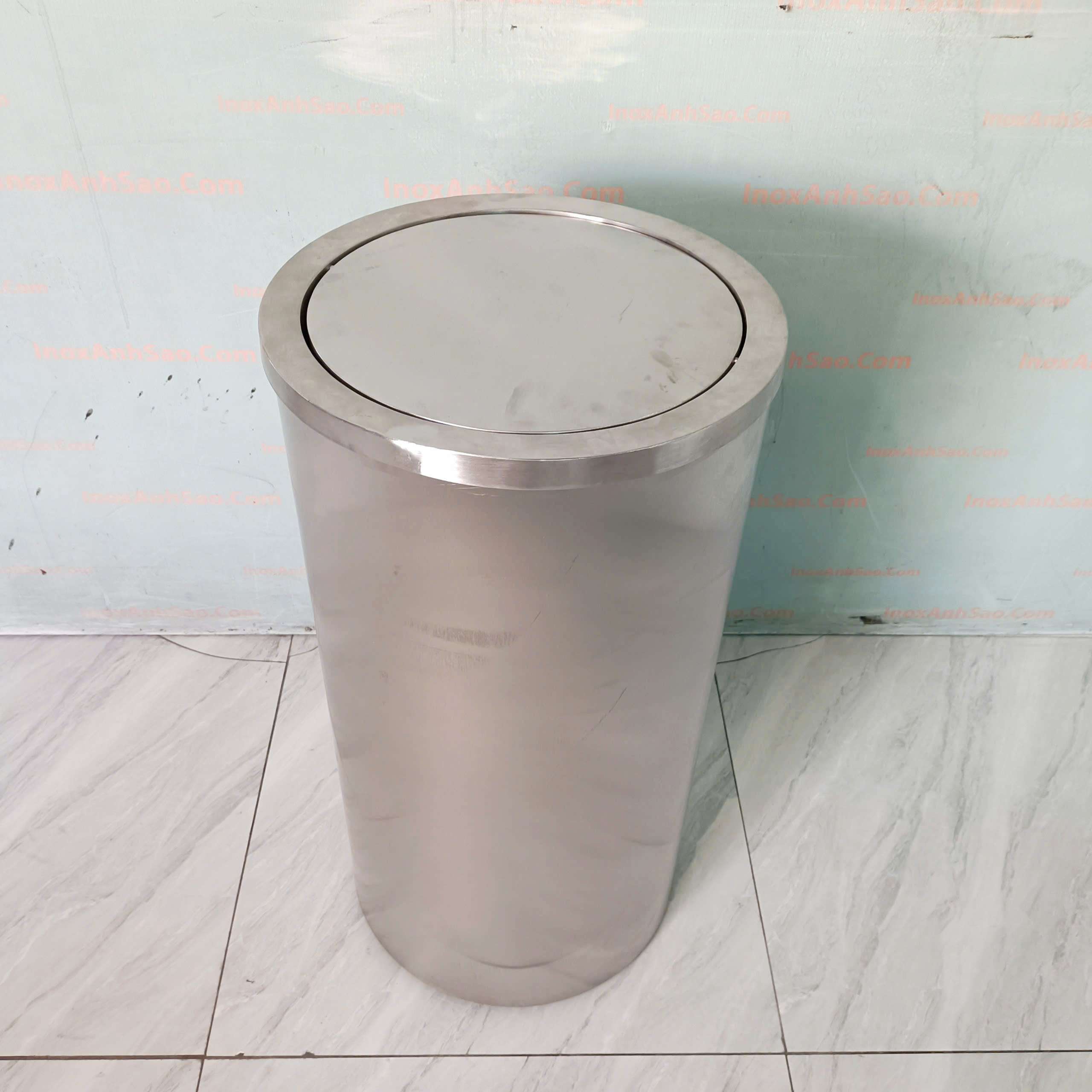 thung-rac-inox-tron-nap-lat-l05