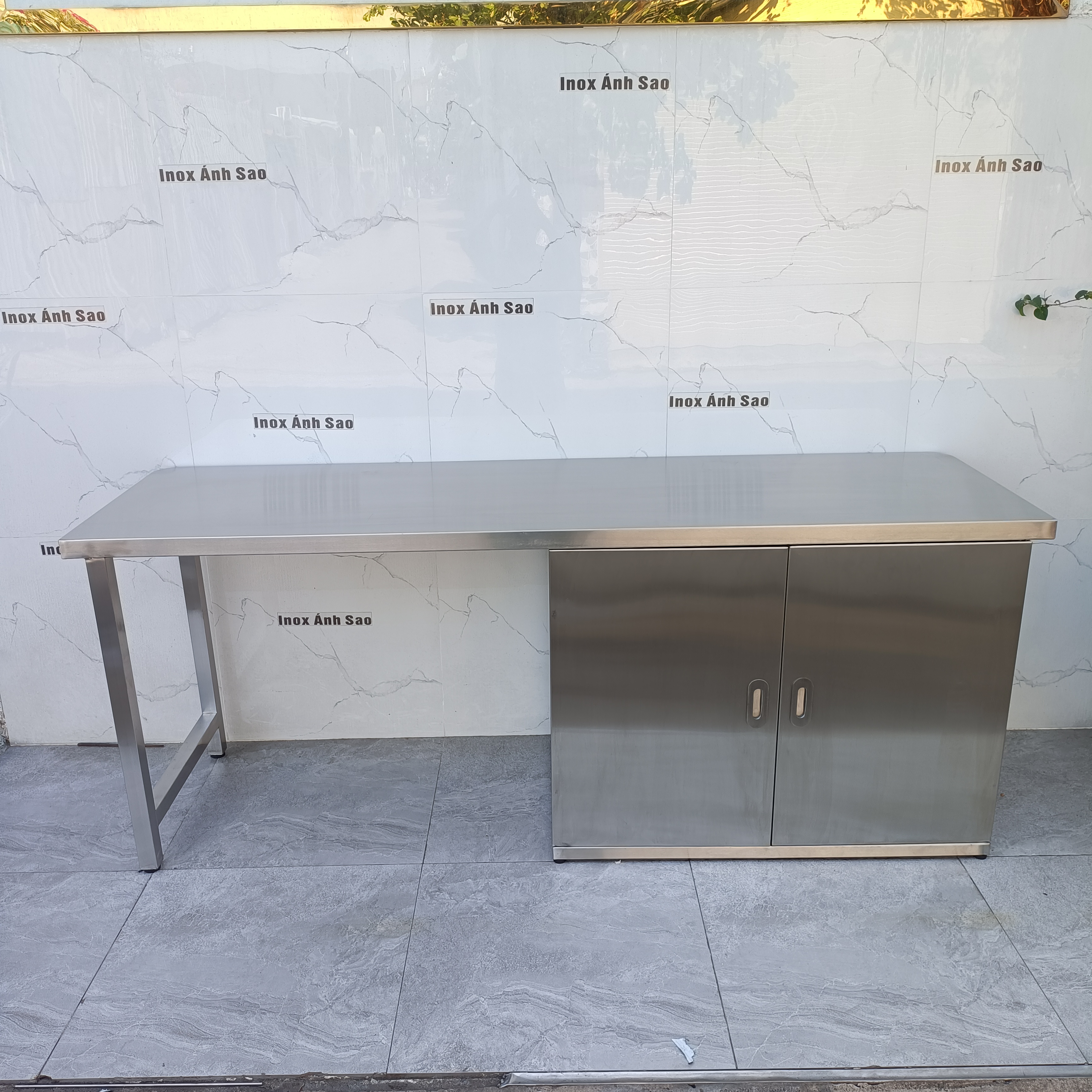 ban-lam-viec-inox-co-2-cua-mo-v50
