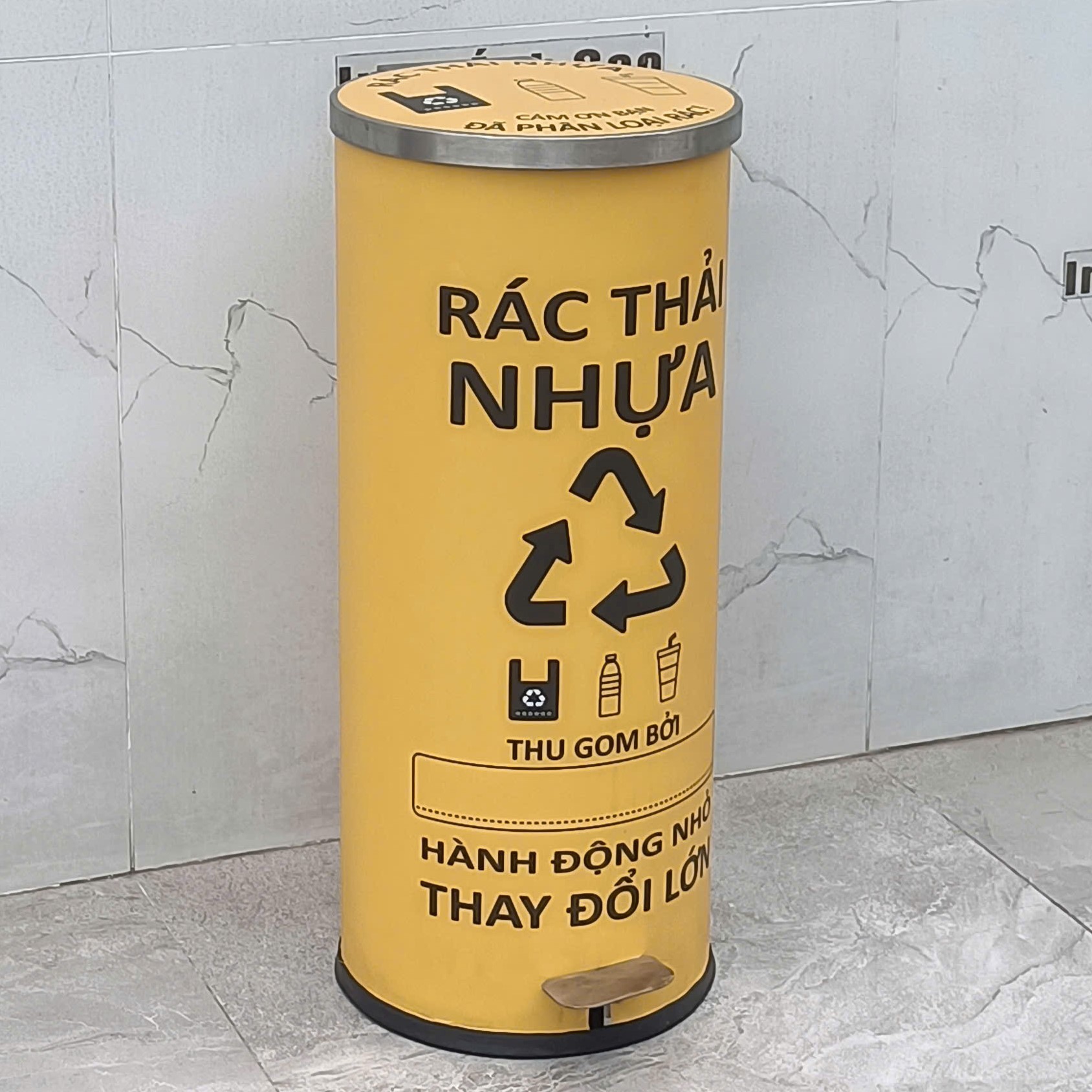 thung-rac-inox-tron-dap-chan-c04
