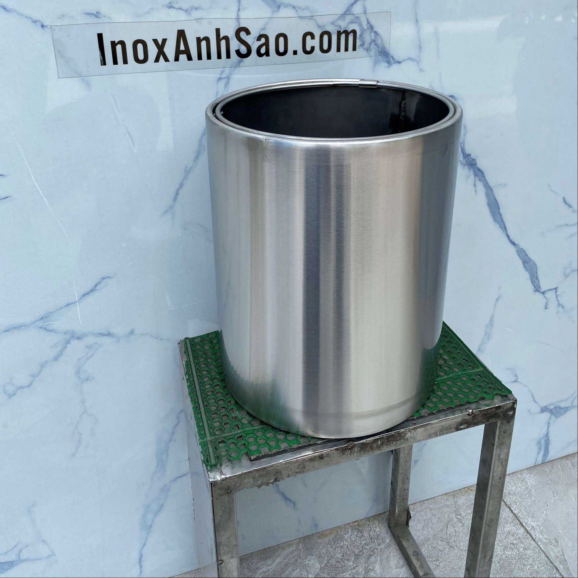 thung-rac-inox-tron-khong-nap-k01