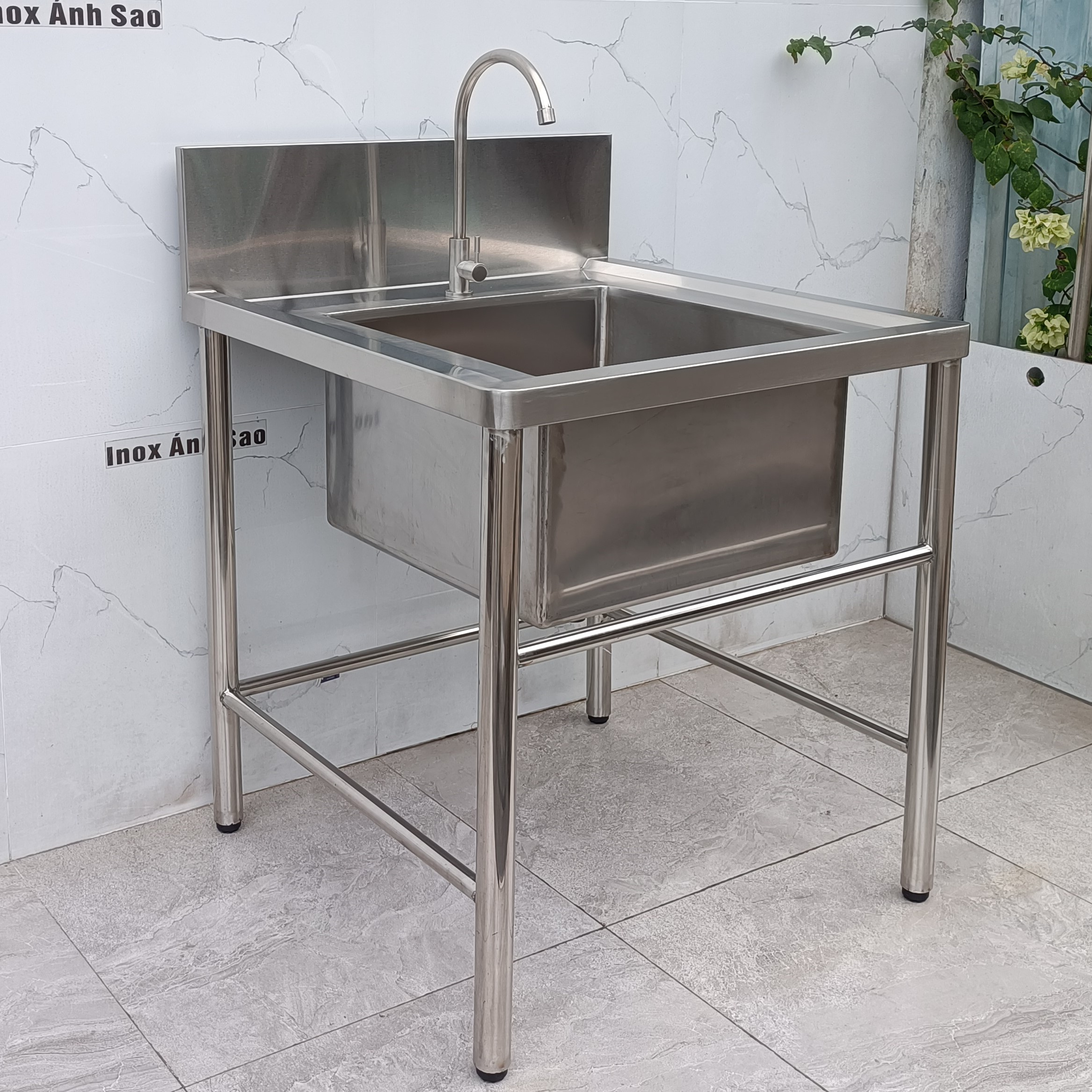 bon-rua-inox-hoc-chau-1-voi-c30
