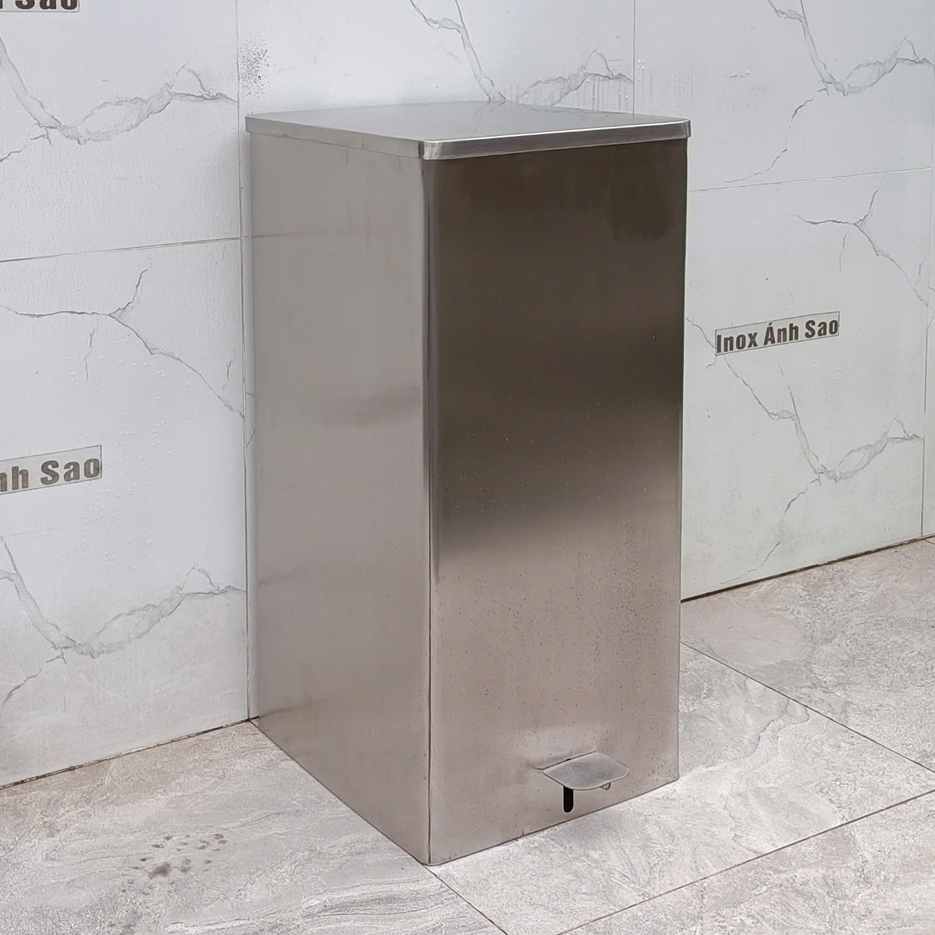 thung-rac-inox-vuong-dap-chan-c06