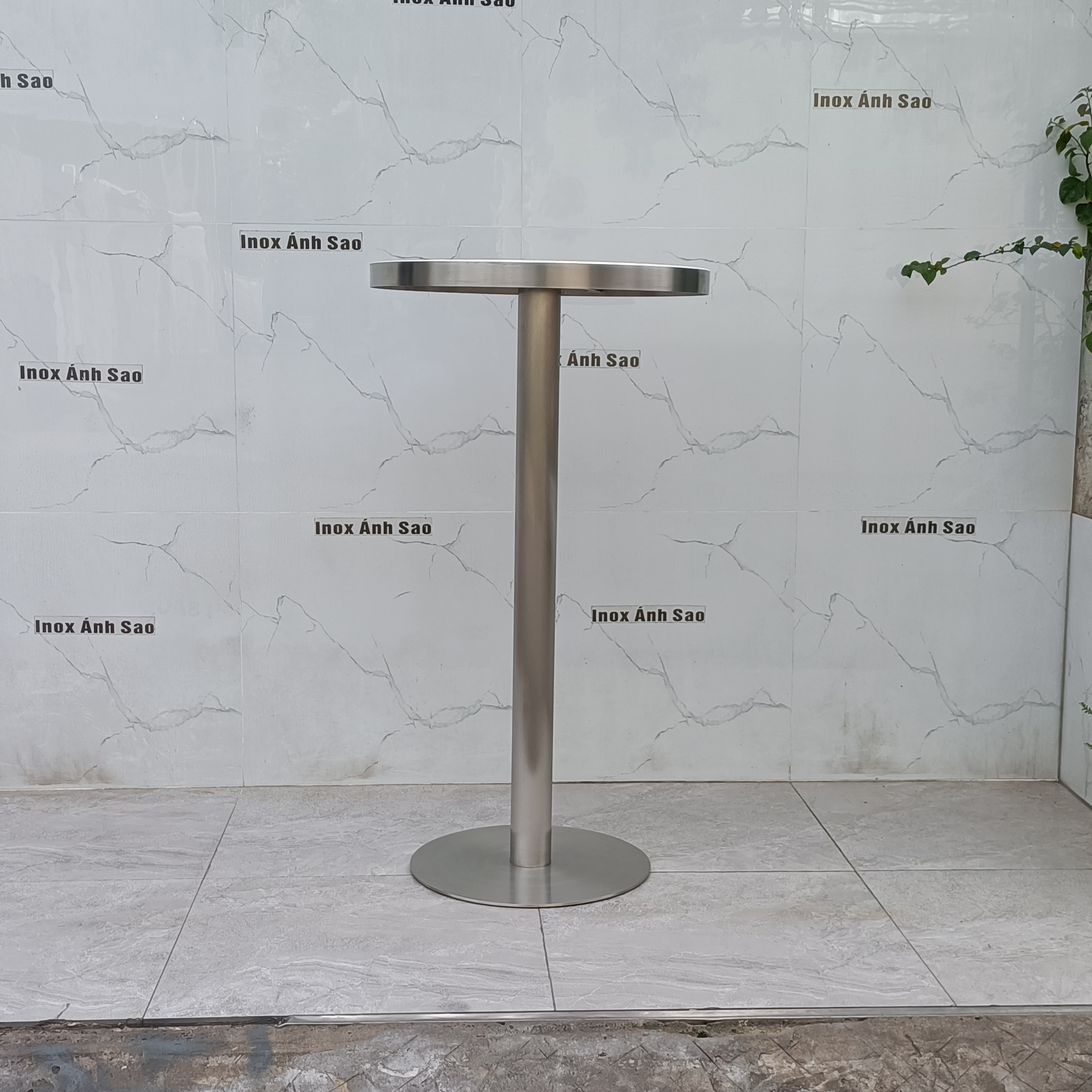 ban-tron-dung-inox-trang-xuoc-c38