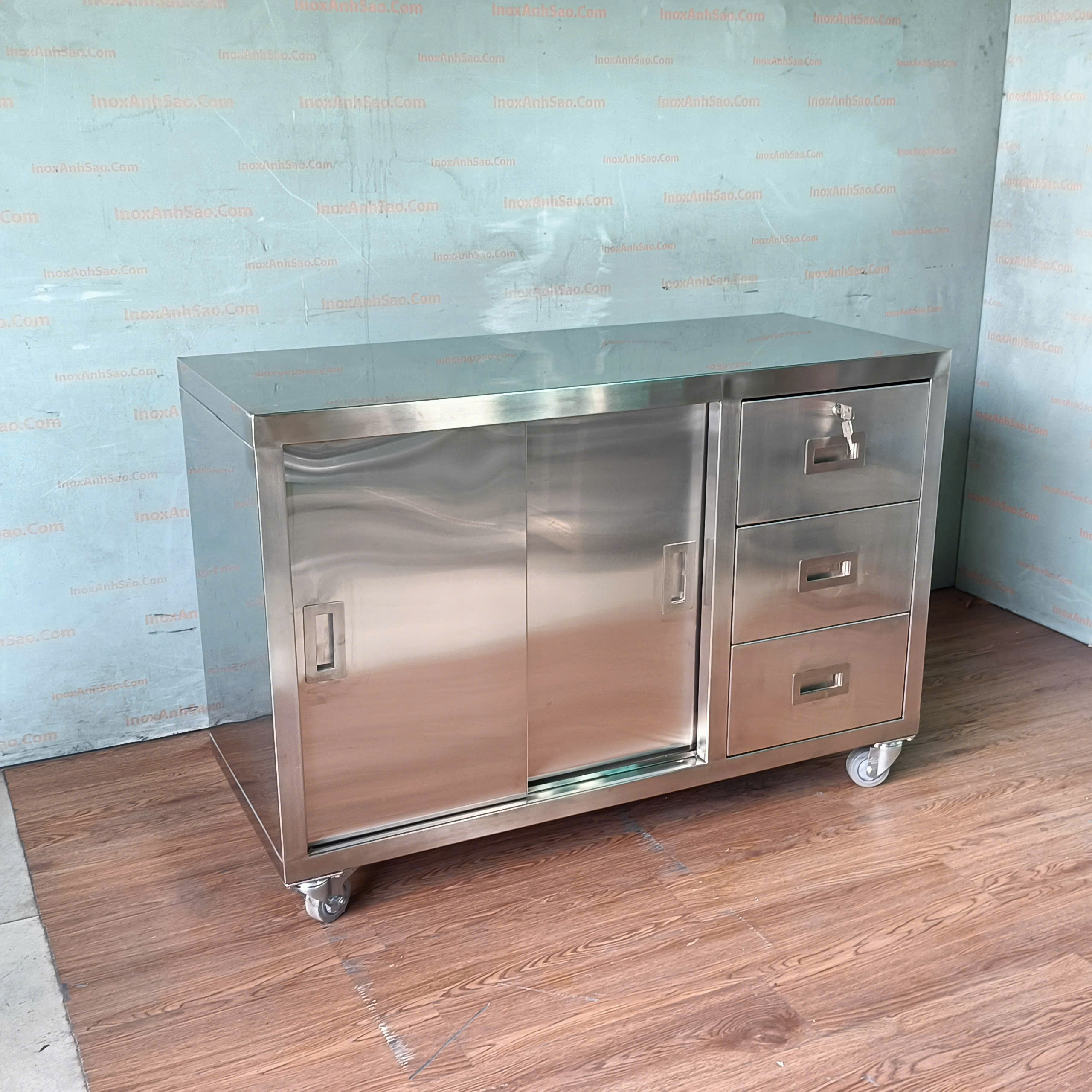 tu-inox-cua-lua-co-hoc-keo-va-co-banh-xe-b26