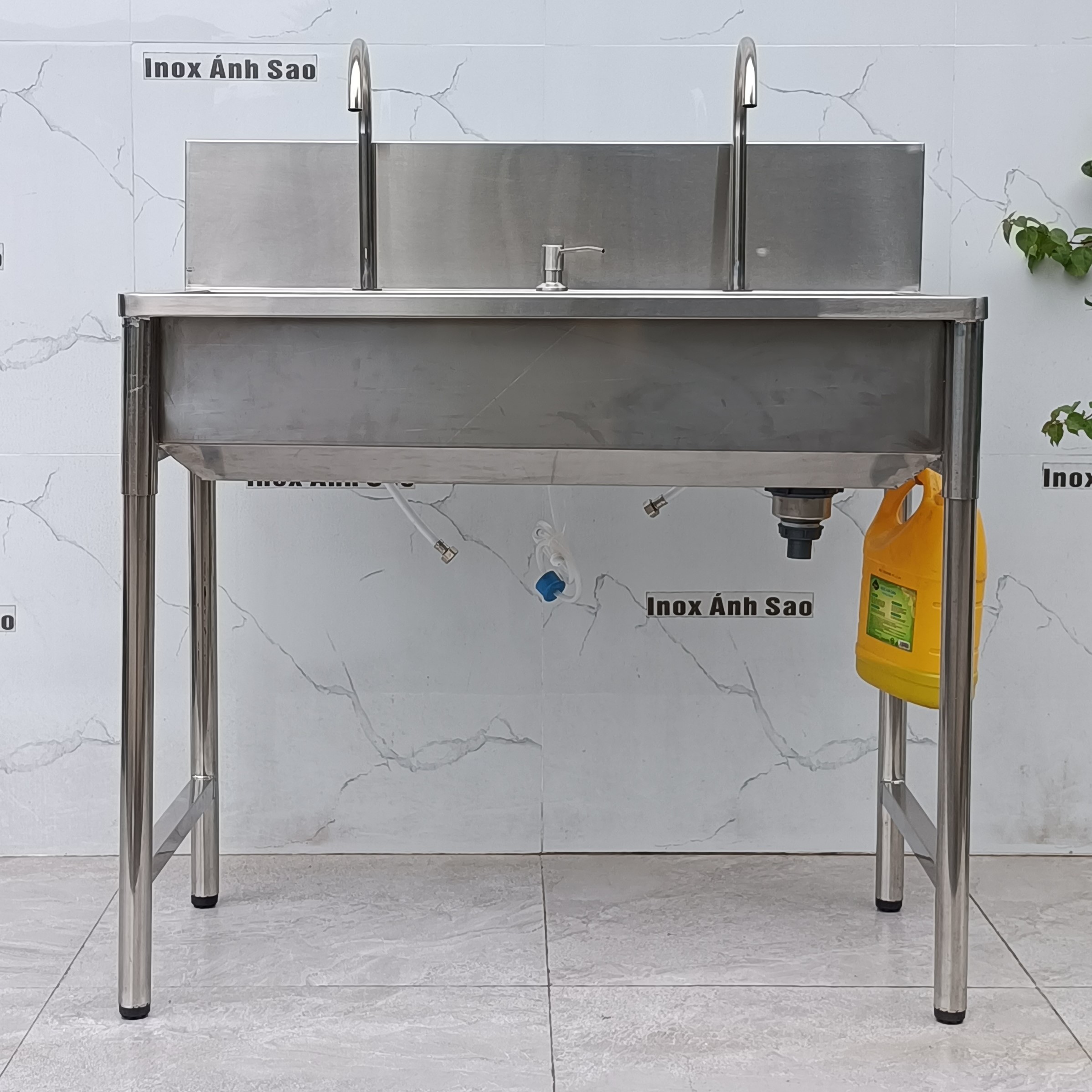 bon-rua-inox-lap-rap-2-voi-gat-tay-t28